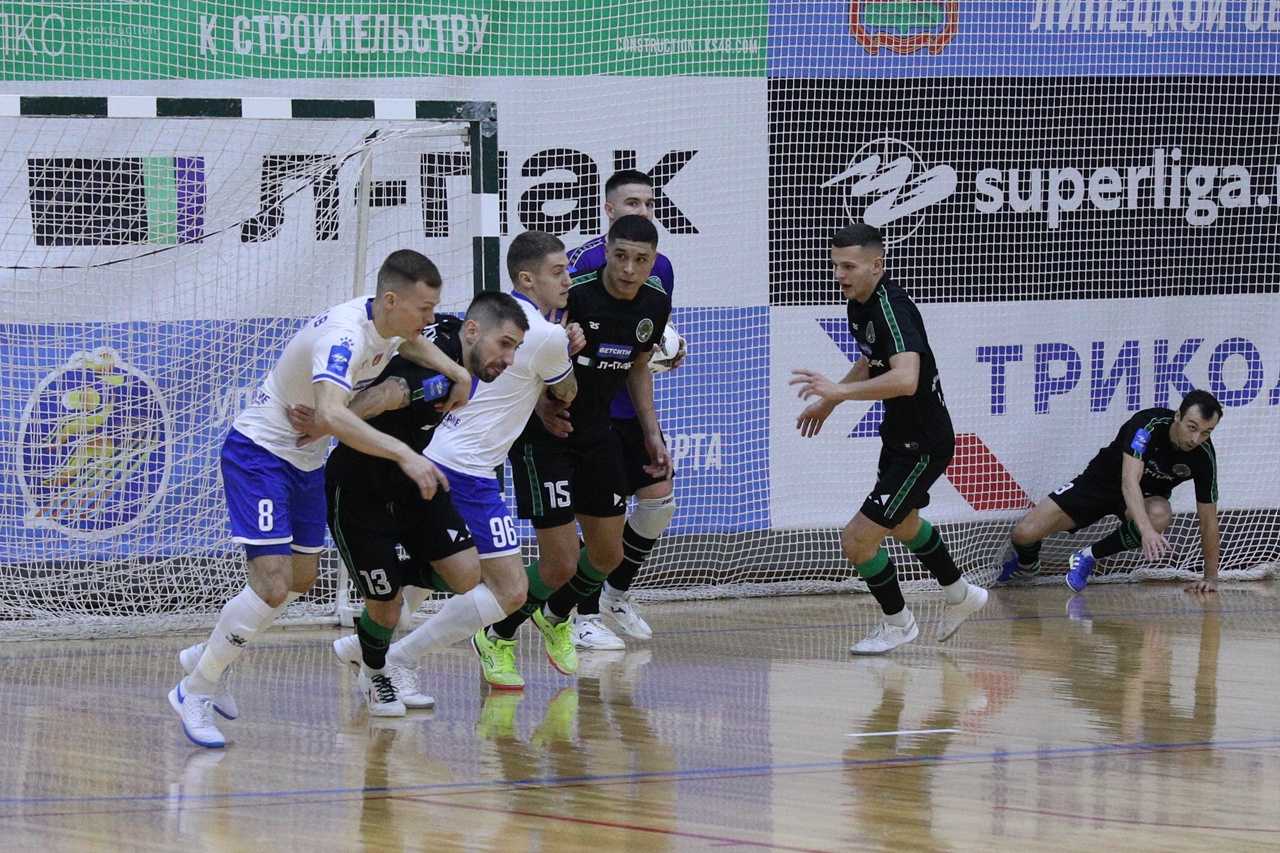 ЛКС взял три очка в игре с чемпионом